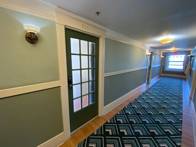 Building Photo - Cozy Carlton Court Studio with In-Unit Washer/Dryer, Walk-In Closet, Dishwasher!