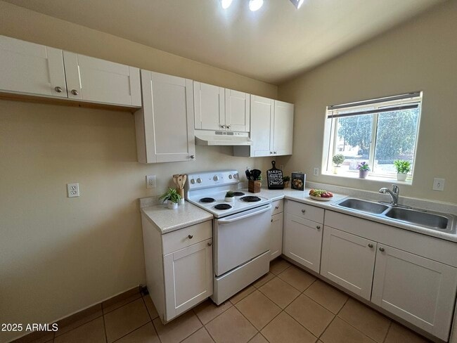 Building Photo - 1062 N 27th St