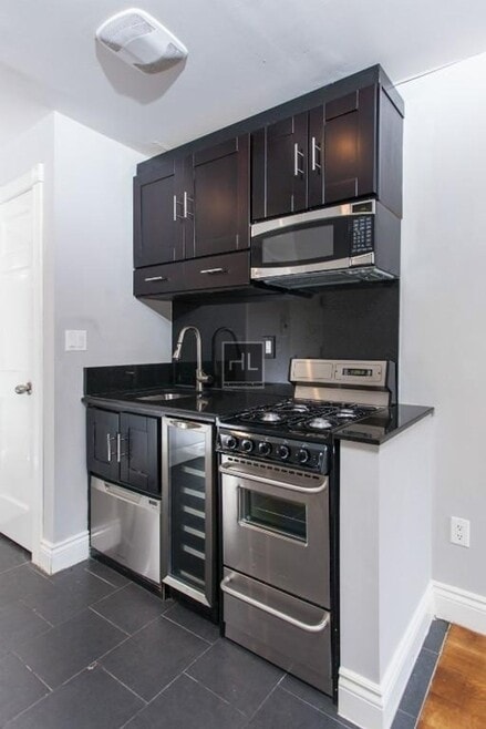 Building Photo - 521 E 5th St