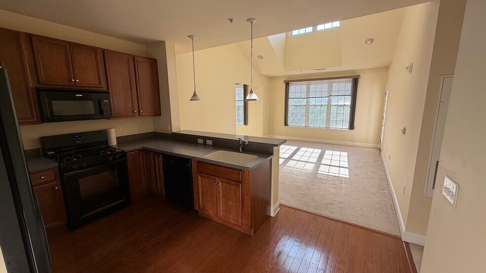 KITCHEN TO LIVING ROOM - 2411 Ramapo Ct