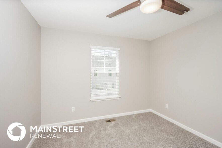 Building Photo - 2058 N Sarah Dr