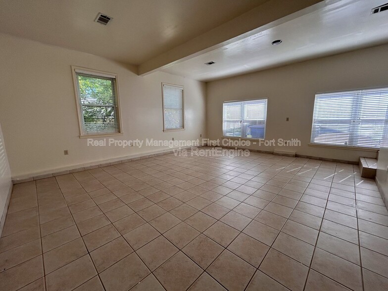 Building Photo - 1306 S 41st St