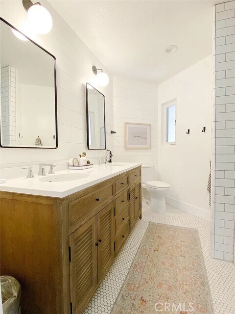 Building Photo - 13 Bernay