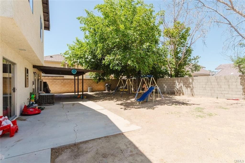Building Photo - 45041 Colleen Dr