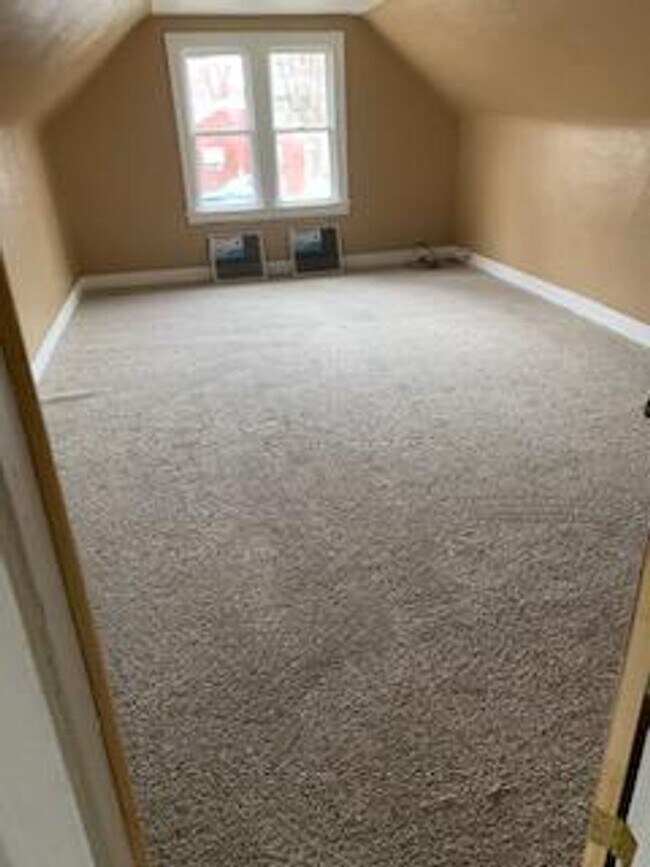 Building Photo - Adorable 3 Bedroom Home