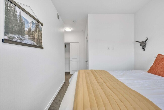 Building Photo - 305 E Front St