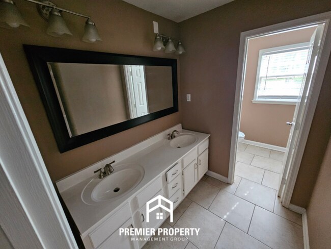 Building Photo - 2116 Rolling Valley Dr