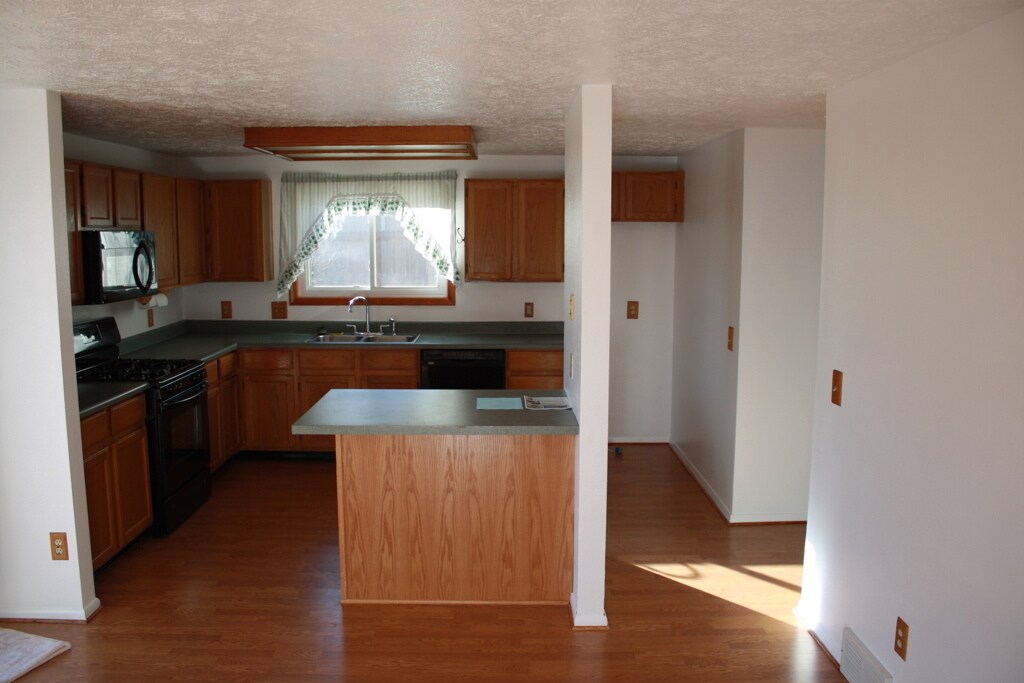 Kitchen - 3524 English Court