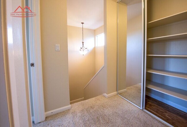 Building Photo - 1355 Sage Hen Way