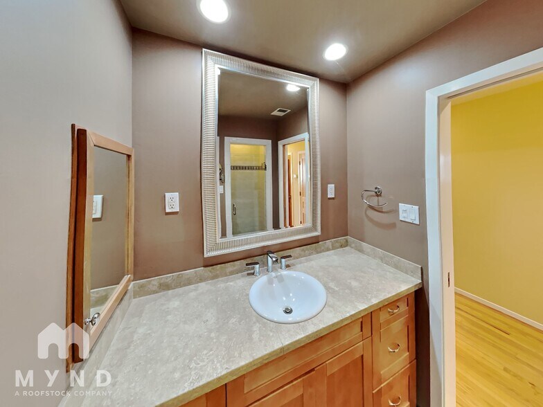 Building Photo - 2522 Buena Vista Ave