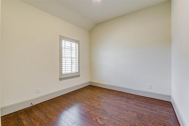 Building Photo - 5710 Brancott Way