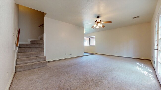 Building Photo - 1915 Pine Tree Dr