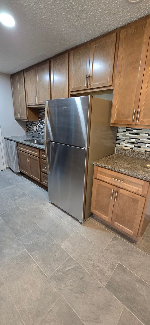 Building Photo - Beautifully Renovated Two Bedroom Condo in Ladue School District
