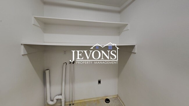 Building Photo - Charming 3-bedroom home with fenced backya...