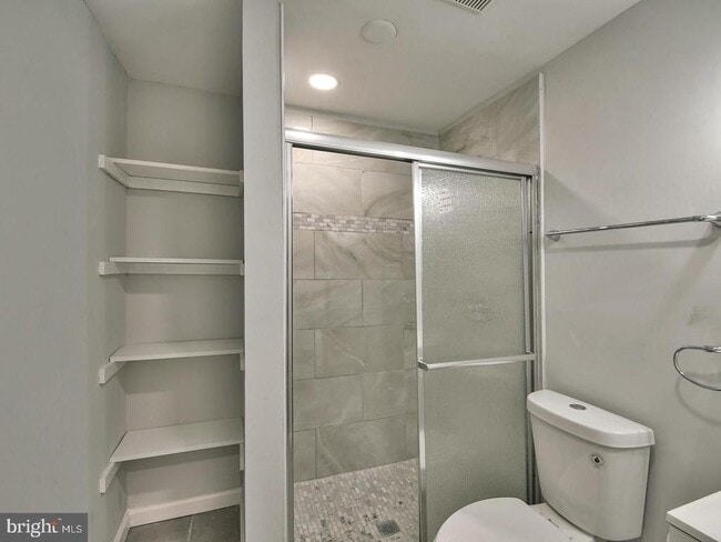 Building Photo - 1203 Kings Heather Dr