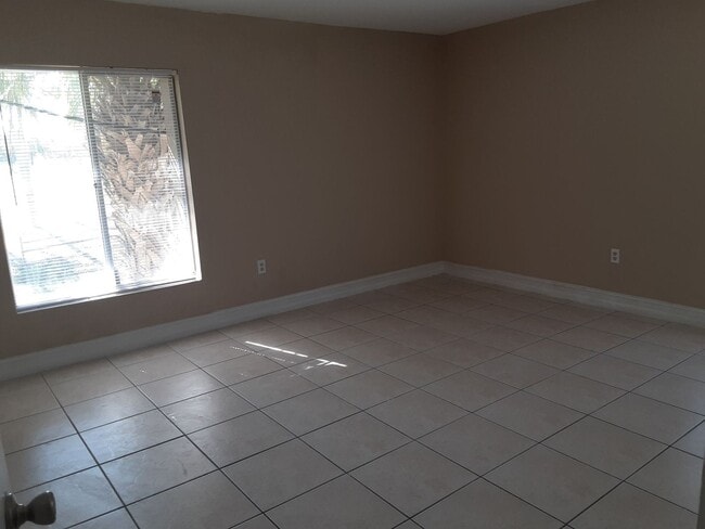 Building Photo - 1830 Maravilla Ave