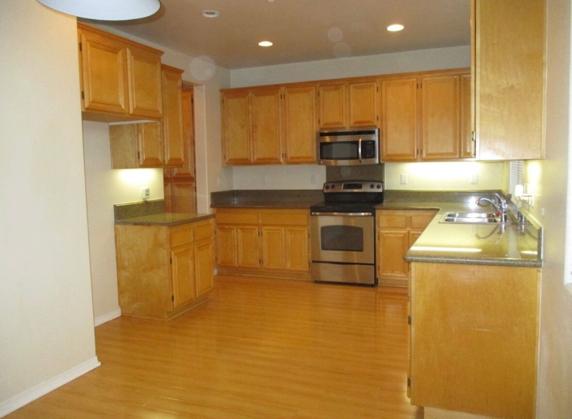 Building Photo - 7821 Daisy Cir