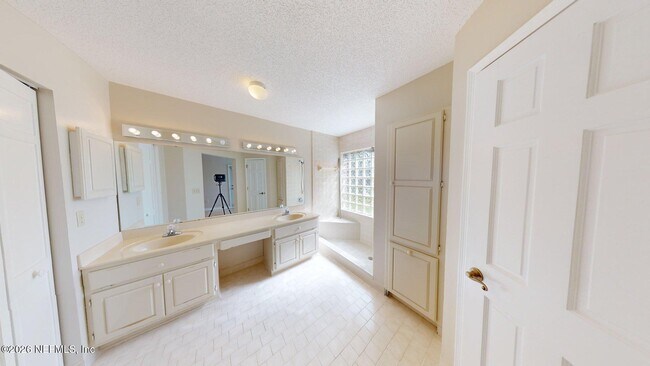 Building Photo - 1795 Bartlett Ave