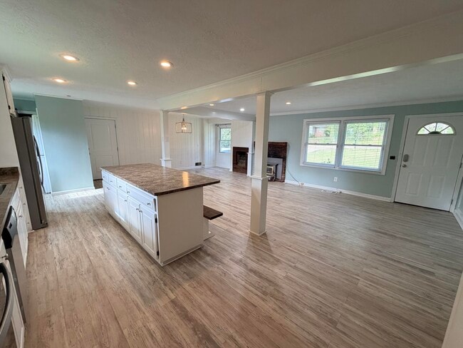 Building Photo - 416 Martha Ln