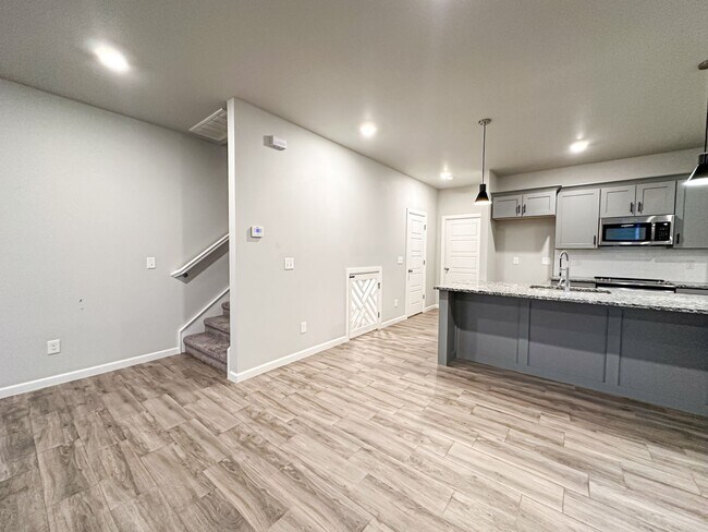 Building Photo - 1733 W Whitney Ln