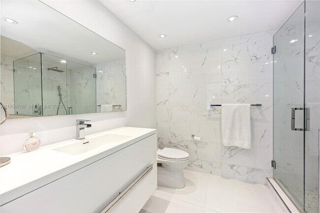 Building Photo - 5255 Collins Ave