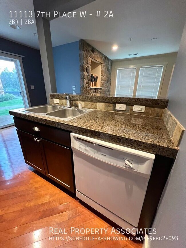 Building Photo - Everett Townhome Condo - 2 Bedroom/2 Bath