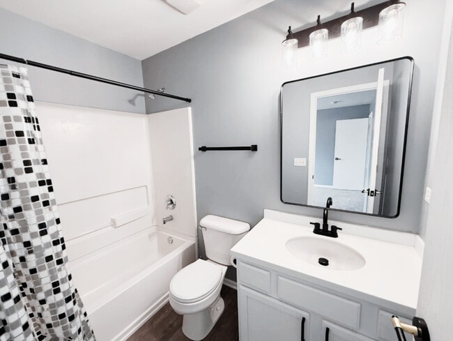 Building Photo - 3736 Munson St