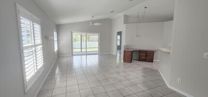 Building Photo - BEAUTIFUL 2/2 IN CATALINA OAKS- VERO BEACH