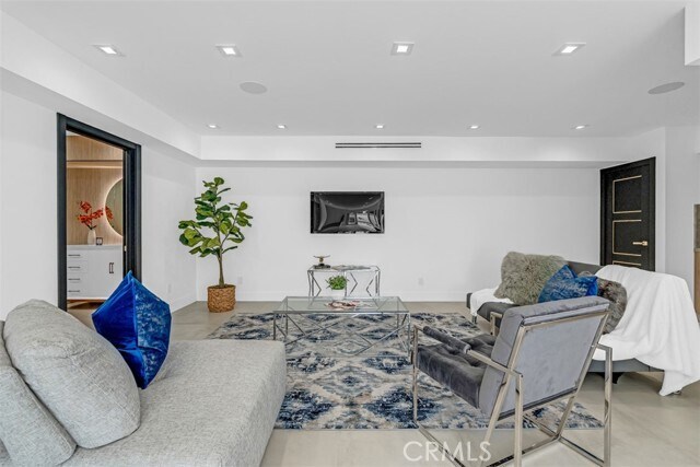 Building Photo - 430 W Kenneth Rd