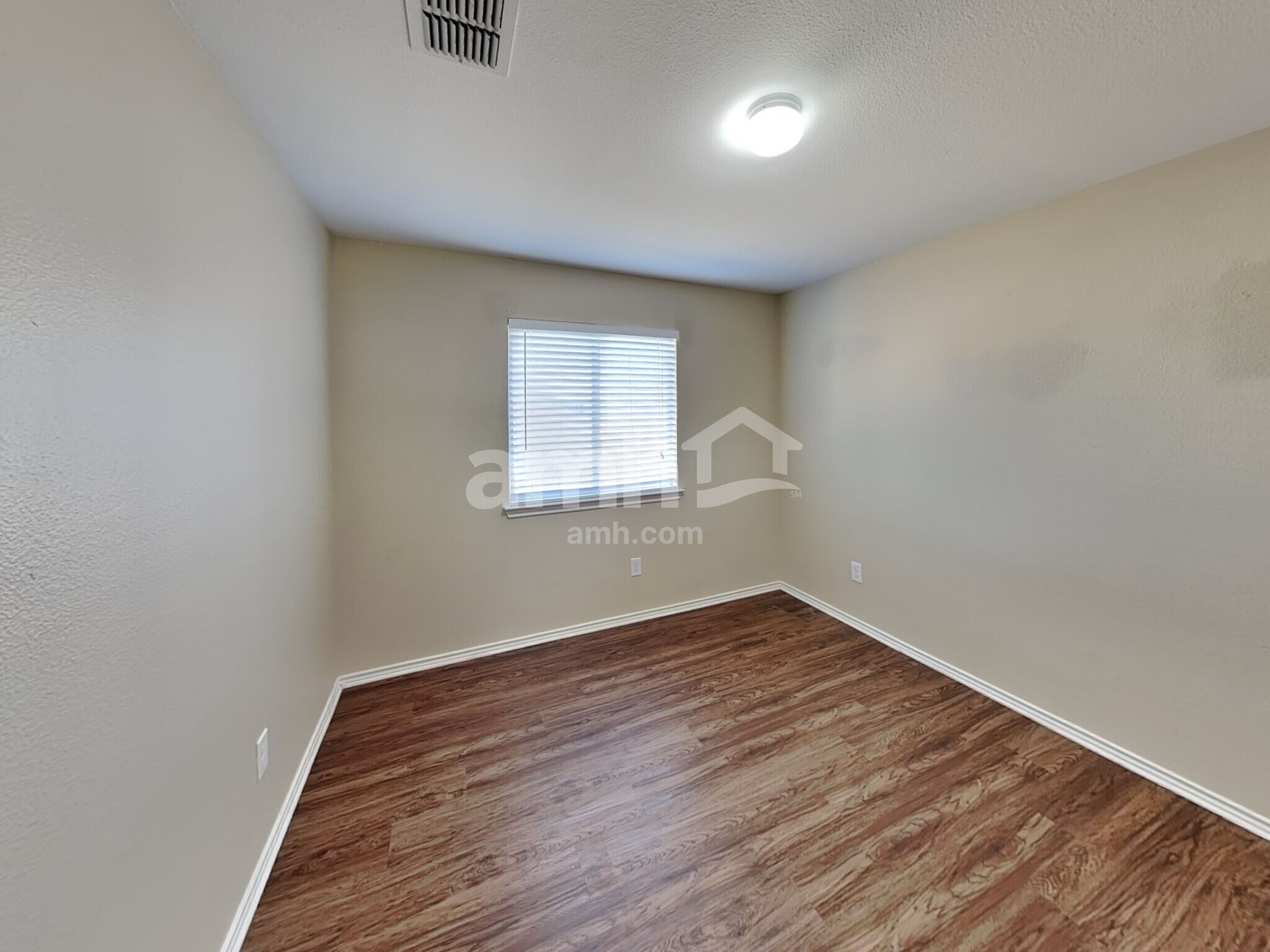 Building Photo - 9227 Mare Country