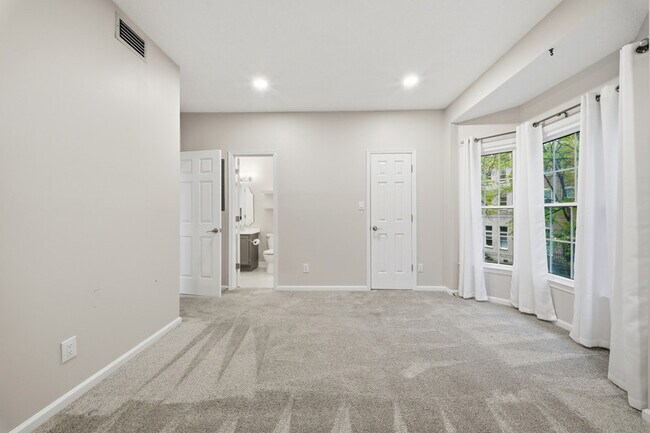 Building Photo - 300 Yarmouth St