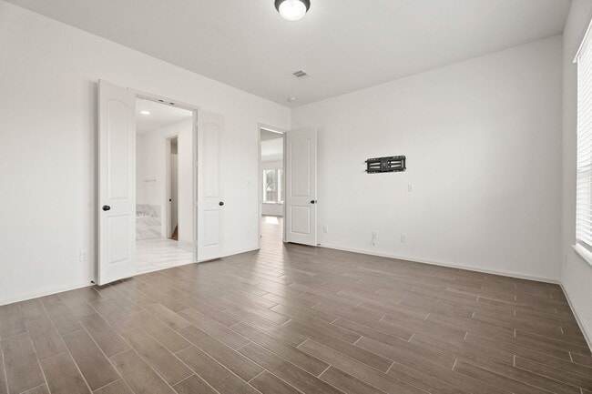 Building Photo - 4918 Morrison Dr