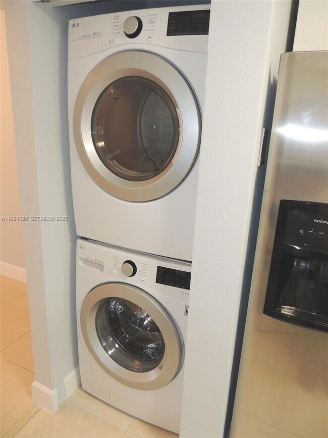 Building Photo - 1152 99th St