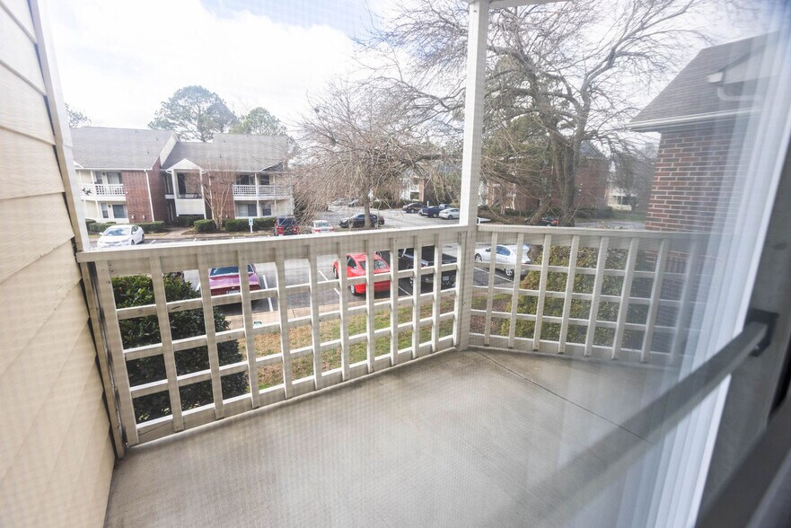 Building Photo - 915 Cameo Dr