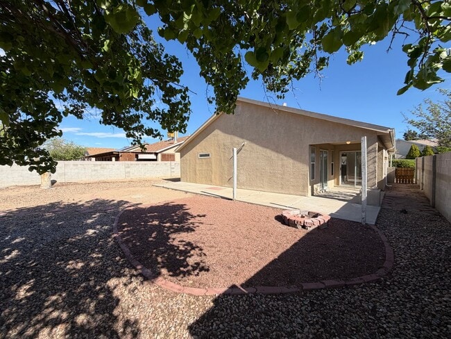 Building Photo - 3 Bedroom Single Story Home Available Near Unser Blvd NW & Irving Blvd NW