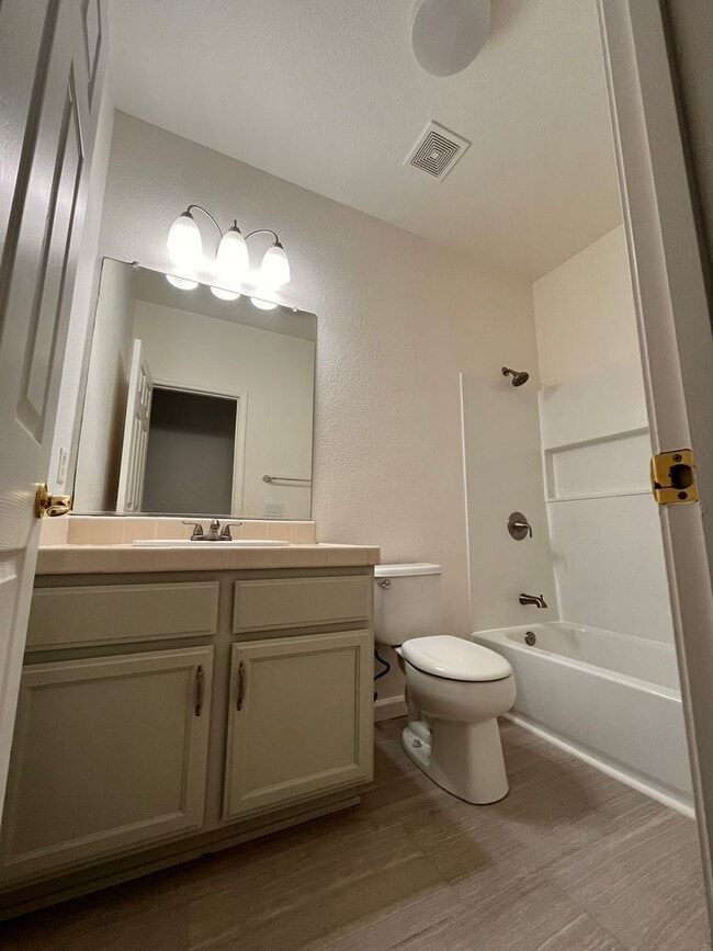 Building Photo - Near Kaiser/Pelandale