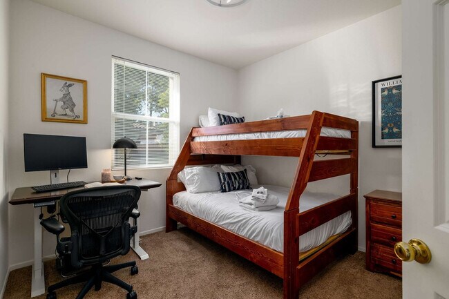 Building Photo - 2983 Paseo Almiar