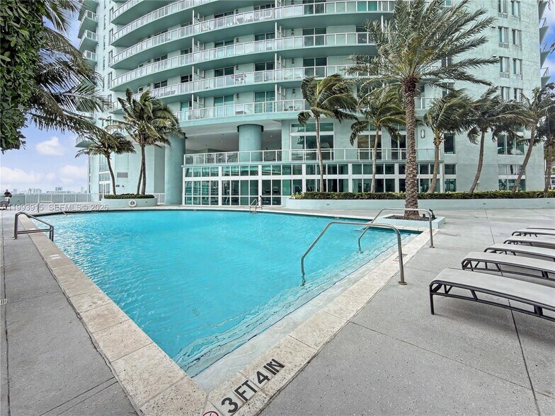 Building Photo - 1900 N Bayshore Dr