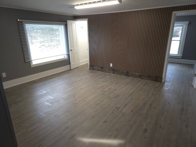 Building Photo - 10906 Woodstock St