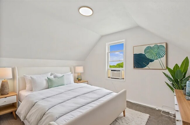 Building Photo - Beautiful Craftsman Home with Ample Parking & Outdoor Space