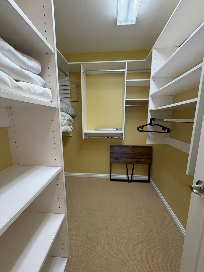 Building Photo - Townhouse within Walking Distance of Downtown Sugarhouse