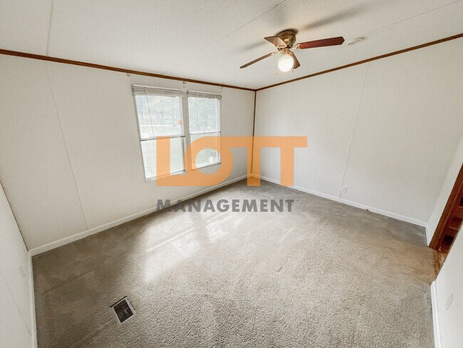 Building Photo - 119 Piedmont Golf Course Rd
