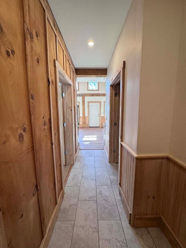 Building Photo - Meadow Woods