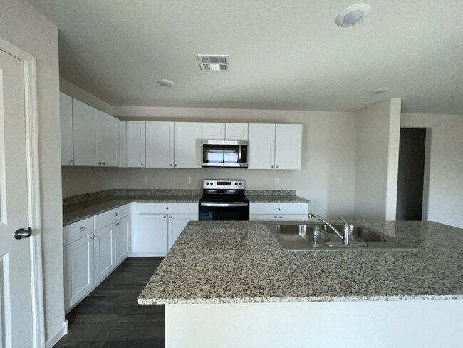 Building Photo - 4 bed 2 bath spacious home with garage BHCRENT.COM
