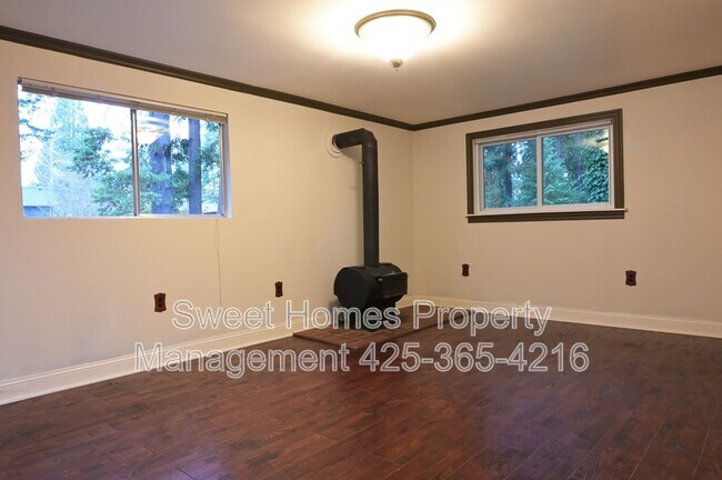 Building Photo - 1338 N 152nd St