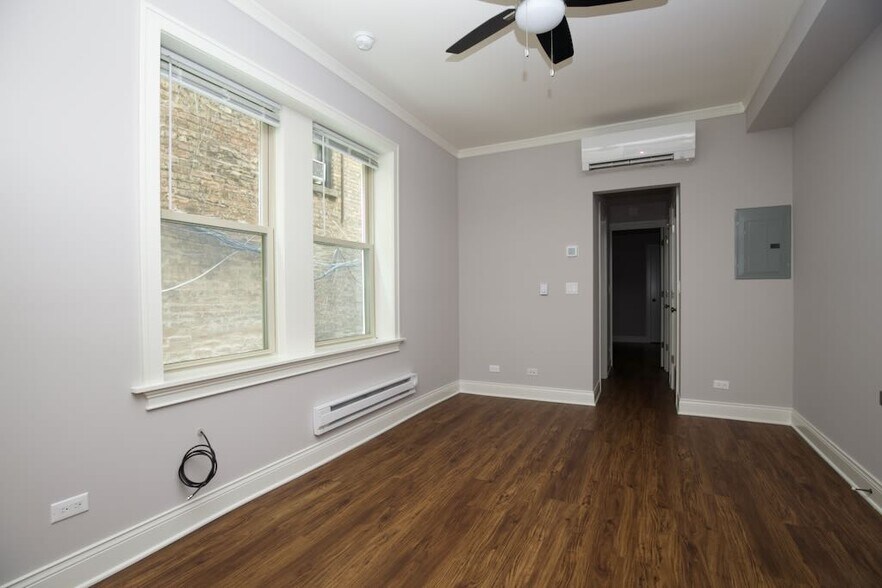 Building Photo - 640 W Wrightwood Ave