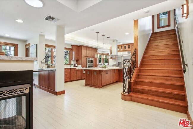 Building Photo - 130 S Arroyo Blvd