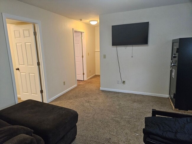 Building Photo - Fully Furnished Split Level Two-Bedroom Home