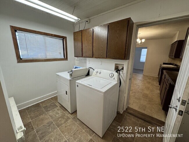 Building Photo - 2522 5th St NE