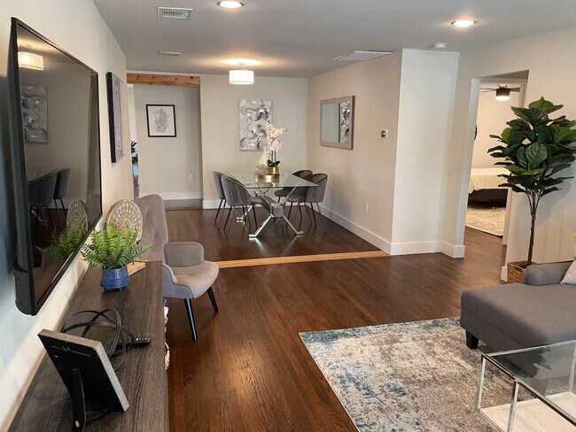 Building Photo - 1406 Brentwood St